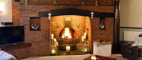 TV, fireplace