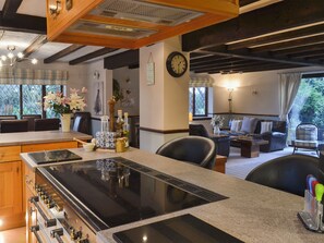 Geschirrspüler, Hochstuhl, Kochgeschirr/Geschirr/Besteck