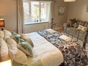 5 bedrooms, free WiFi, bed sheets - Lambourne House - UKC2831 (Skegness)