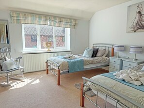 5 bedrooms, free WiFi, bed sheets