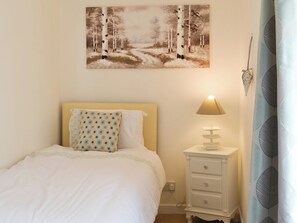 2 bedrooms, bed sheets