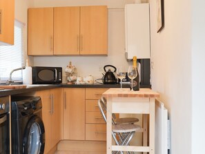 Cookware/dishes/utensils