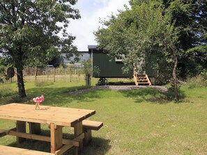 Outdoor dining - 1 bedroom accommodation in Dippertown, near Tavistock (Dippertown, near Tavistock)