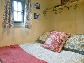 1 bedroom, bed sheets - 1 bedroom accommodation in Dippertown, near Tavistock (Dippertown, near Tavistock)