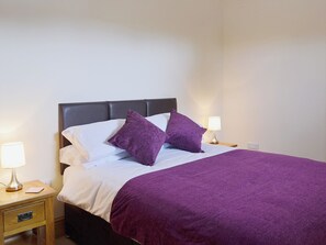 3 bedrooms, free WiFi, bed sheets, wheelchair access
