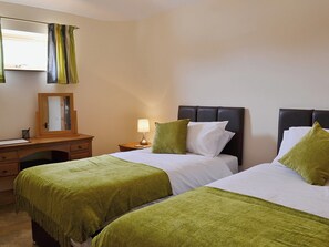 3 bedrooms, free WiFi, bed sheets, wheelchair access
