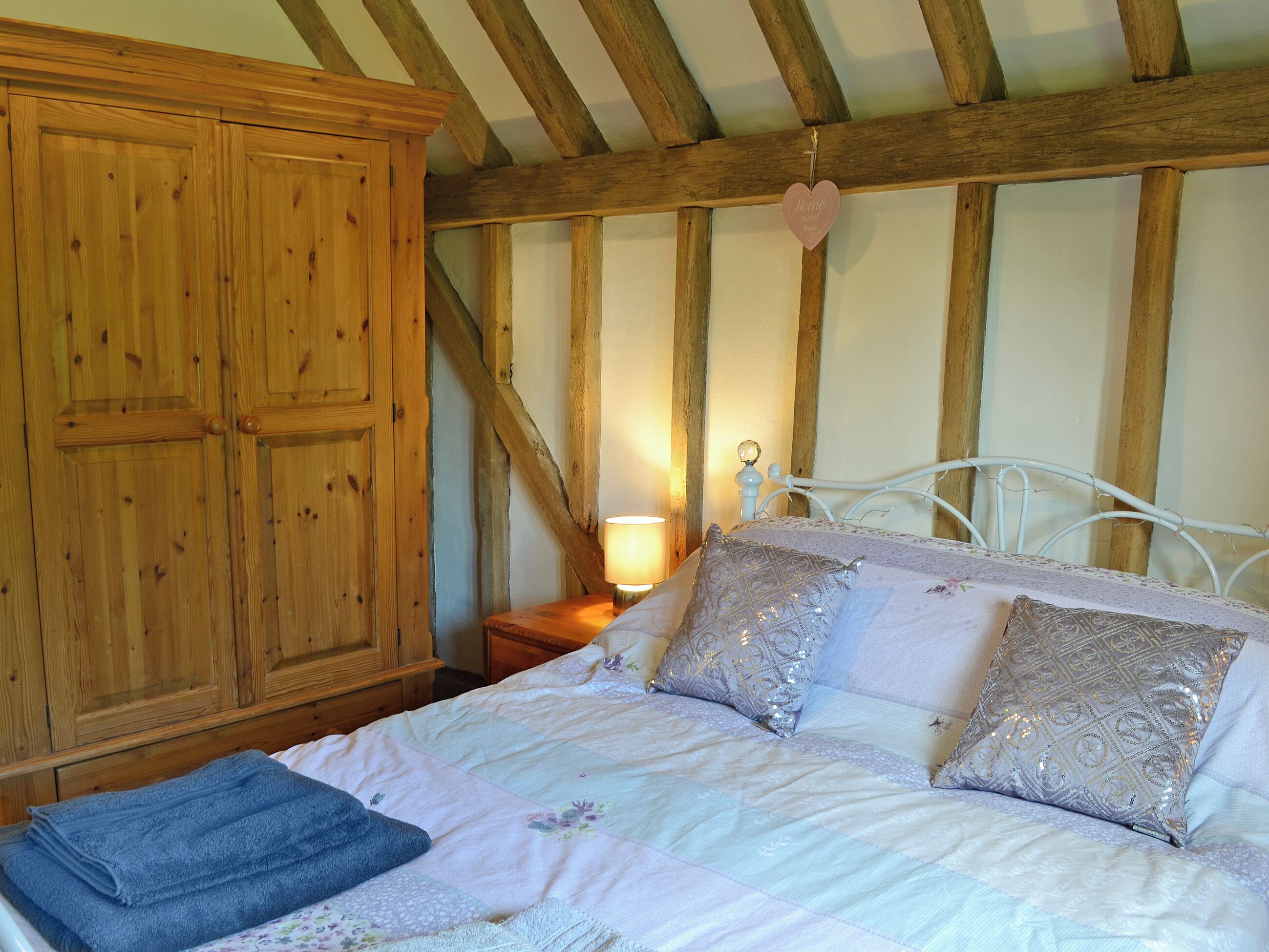 3 bedrooms, WiFi (free), bed sheets