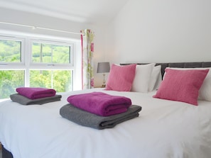 3 bedrooms, free WiFi, bed sheets