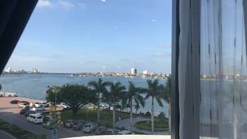Penthouse (Mini - Ocean Harbor View & Riverfront) | Vue de la chambre