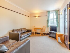 Living area - 4 bedroom accommodation in West Huntspill, Highbridge (West Huntspill, Highbridge)