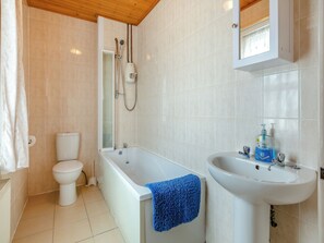 Towels - 4 bedroom accommodation in West Huntspill, Highbridge (West Huntspill, Highbridge)