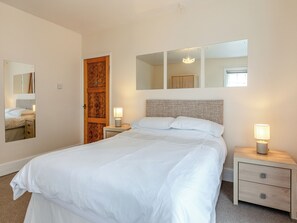 4 bedrooms, free WiFi, bed sheets - 4 bedroom accommodation in West Huntspill, Highbridge (West Huntspill, Highbridge)