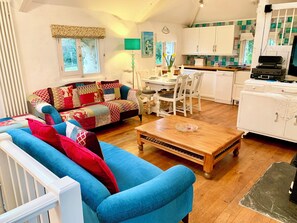 TV, fireplace - 2 bedroom accommodation in Bodmin (Bodmin)