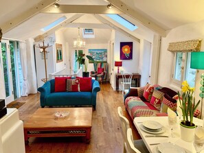 TV, fireplace - 2 bedroom accommodation in Bodmin (Bodmin)