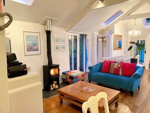 TV, fireplace - 2 bedroom accommodation in Bodmin (Bodmin)