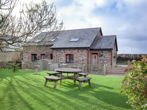 Outdoor dining - 2 bedroom accommodation in Welcombe, near Bude (Welcombe, near Bude)