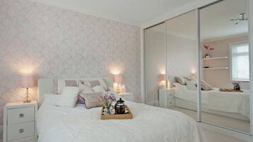 6 bedrooms, free WiFi, bed sheets