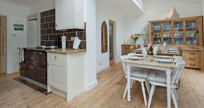 6 bedroom accommodation in Bournemouth