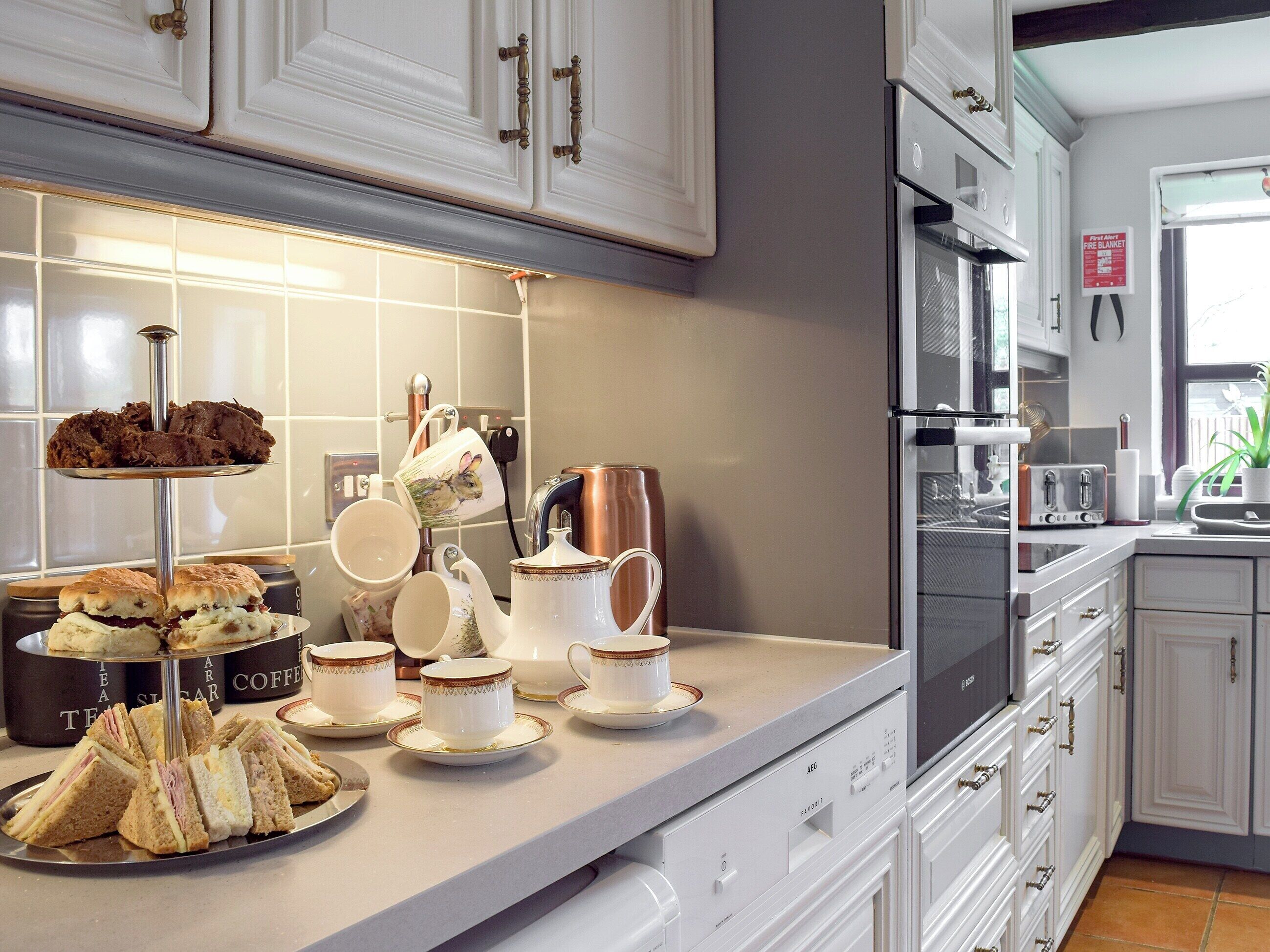 Dishwasher, cookware/dishes/utensils