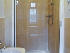 Towels - 1 bedroom accommodation in Ormesby, near Great Yarmouth (Ormesby, near Great Yarmouth)