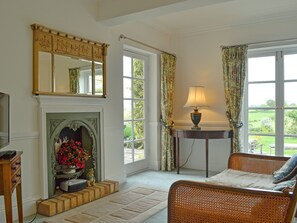 Living area - 1 bedroom accommodation in Todenham, near Moreton-in-Marsh (Todenham, near Moreton-in-Marsh)