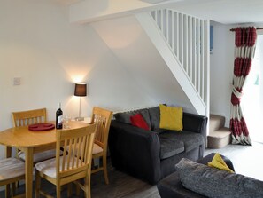TV - 1 bedroom accommodation in Wroxham (Wroxham)