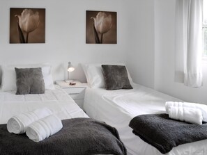 3 多间卧室、免费 WiFi、床单