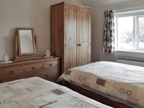 3 bedrooms, free WiFi, bed sheets