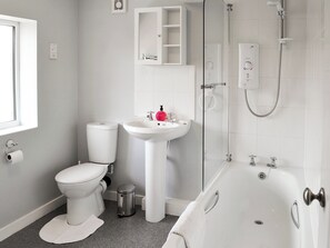 Towels - 3 bedroom accommodation in Broom, near Biggleswade (Broom, near Biggleswade)