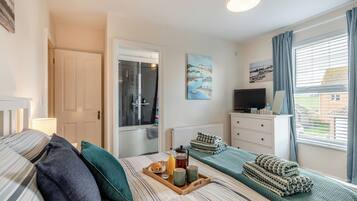 4 bedrooms, free WiFi, bed sheets