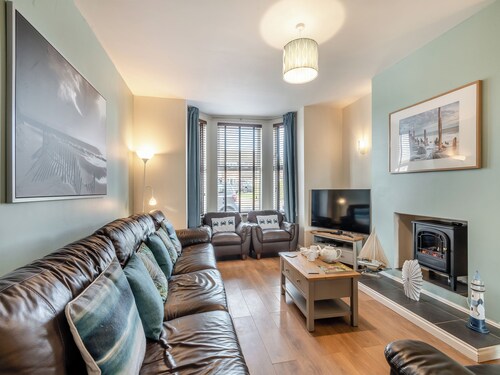 4 bedroom accommodation in Bacton