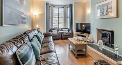 4 bedroom accommodation in Bacton