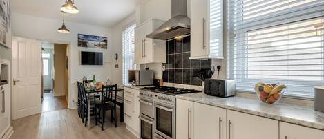 Lave-vaisselle, chaise haute