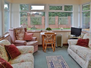 TV - South Cleeve Bungalow (Churchinford, near Taunton)