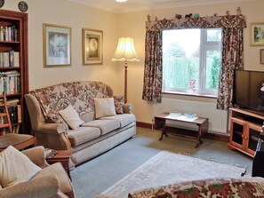 TV - South Cleeve Bungalow (Churchinford, near Taunton)