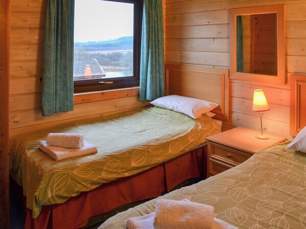 3 bedrooms, bed sheets
