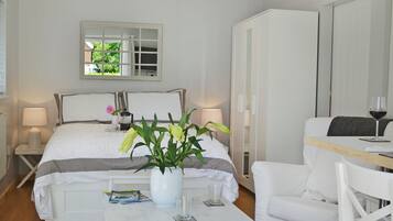 1 bedroom, WiFi (free), bed sheets