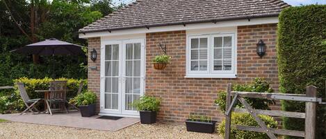 المنشأة من الخارج