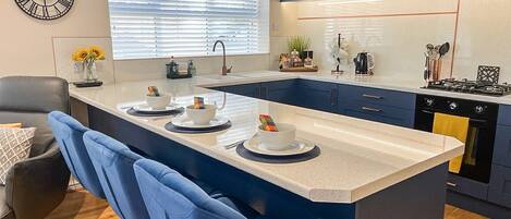 Astianpesukone, keittoastiat/astiat/ruokailuvälineet, pakastin