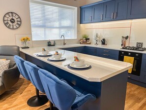 洗碗機、廚房用具/餐具/器皿、冰箱