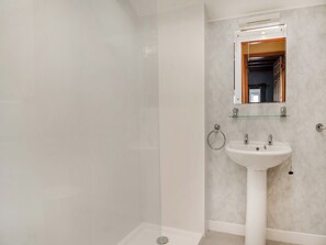Bathroom - 2 bedroom accommodation in Rhiw, near Aberdaron (Rhiw, near Aberdaron)