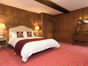 9 bedrooms, free WiFi, bed sheets