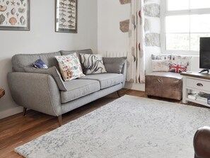 Living area - 3 bedroom accommodation in The Lizard Village, near Helston (The Lizard Village, near Helston)