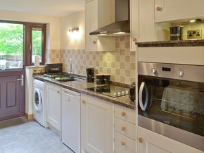 Cookware/dishes/utensils - Annexe @ Church Farm Barn (Ingham, near Stalham)