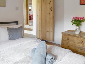 3 bedrooms, free WiFi, bed sheets - 3 bedroom accommodation in Halwell, near Totnes (Halwell, near Totnes)