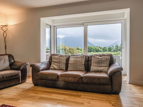 Fireplace - 4 bedroom accommodation in Banavie, near Fort William (Banavie, near Fort William)