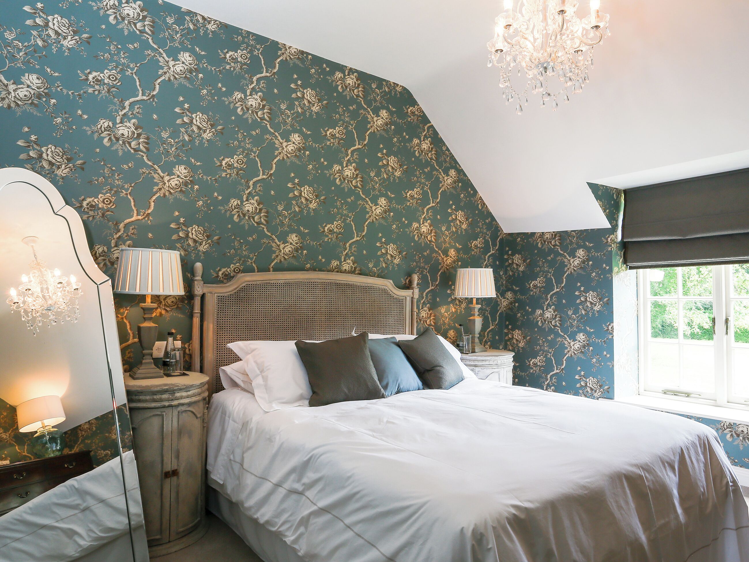 4 bedrooms, WiFi (free), bed sheets