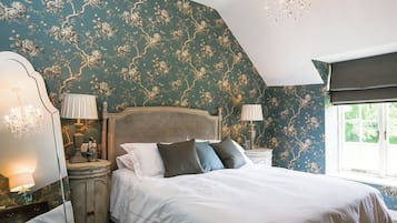 4 bedrooms, WiFi (free), bed sheets