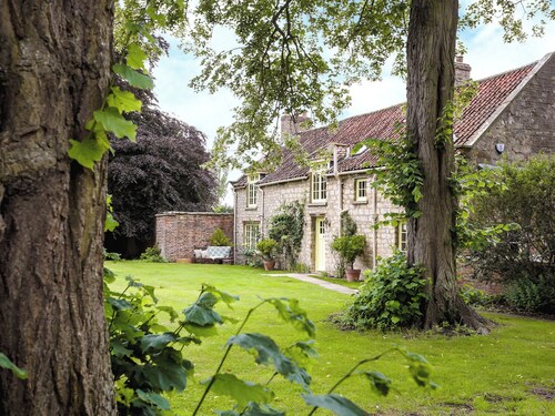 4 bedroom accommodation in Settrington, near Malton