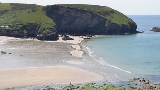 A coastal landscape with a sandy beach, rocky cliffs, and a clear view of the sea. - 4 bedroom accommodation in South Tehidy, near Portreath (South Tehidy, near Portreath)